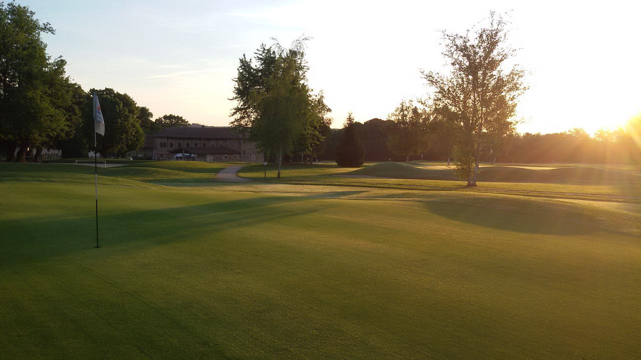 La Sorelle Hotel Golf Et Restaurant Villette-sur-Ain Exteriör bild