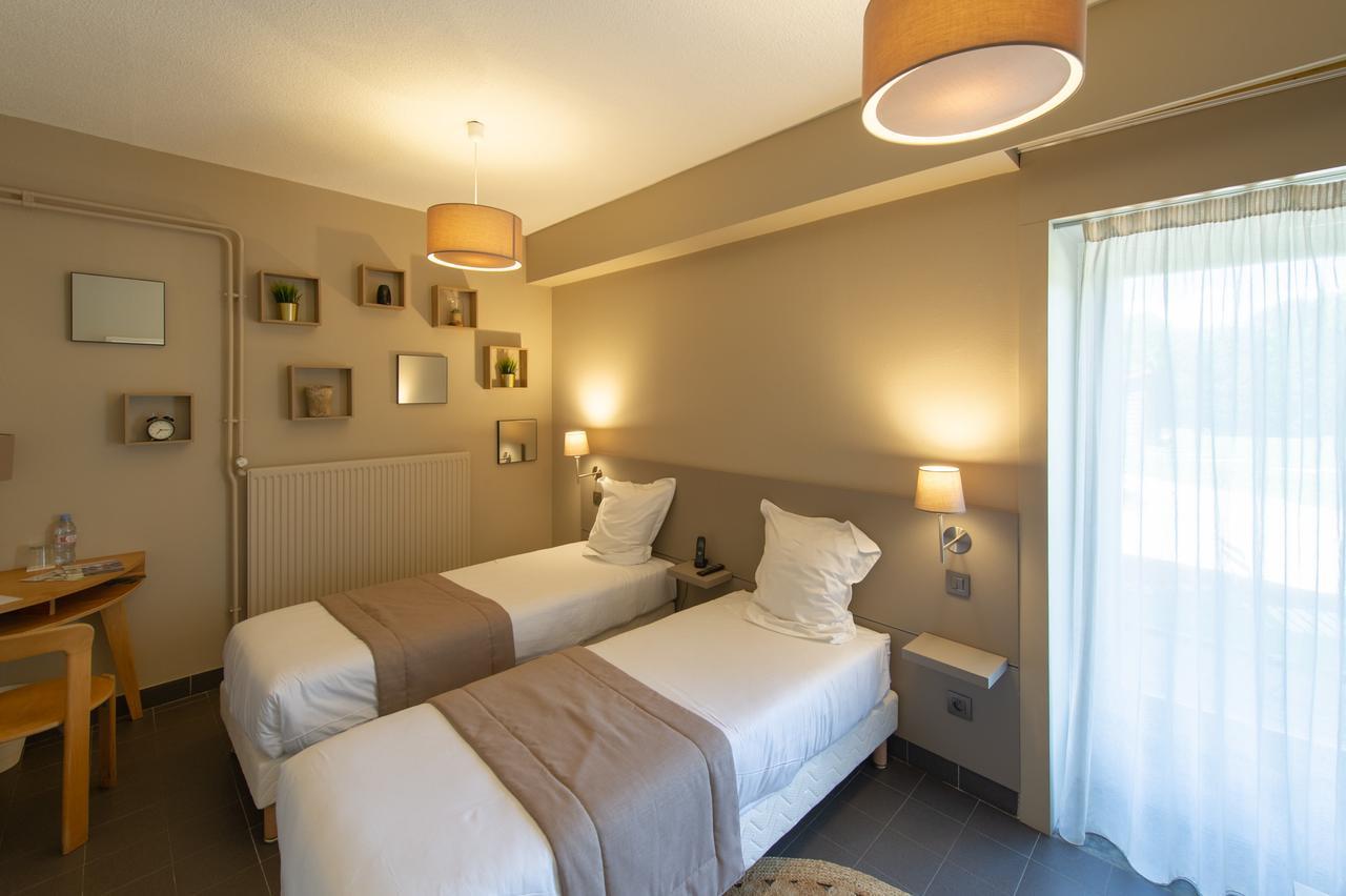 La Sorelle Hotel Golf Et Restaurant Villette-sur-Ain Exteriör bild